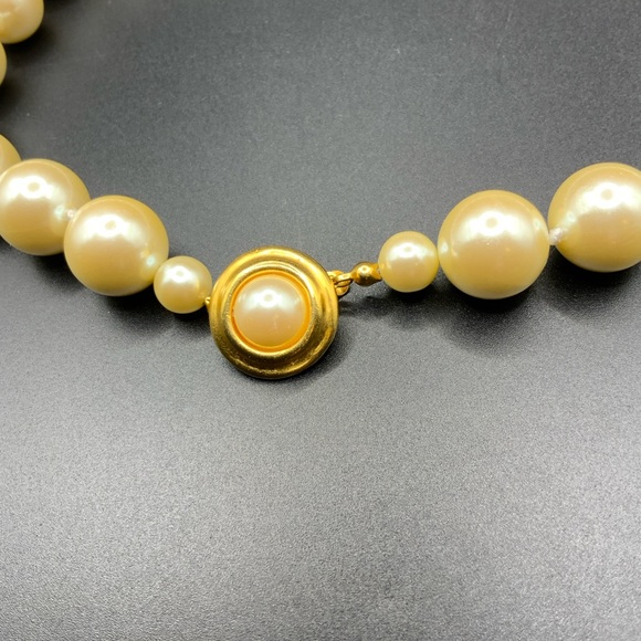 Vintage Carolee Trifari Faux Pearl Necklace 16” Hidden clasp - Picture 3 of 5